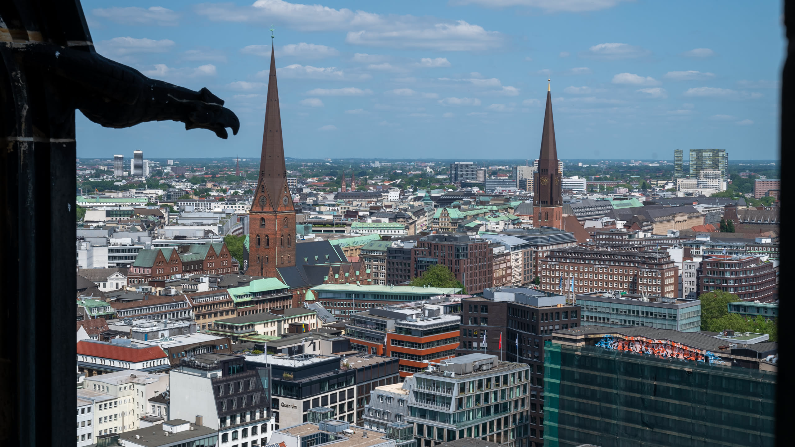 聖尼古拉教堂，登高俯瞰漢堡市容，搭配一些二戰前拍攝的照片，供你對照