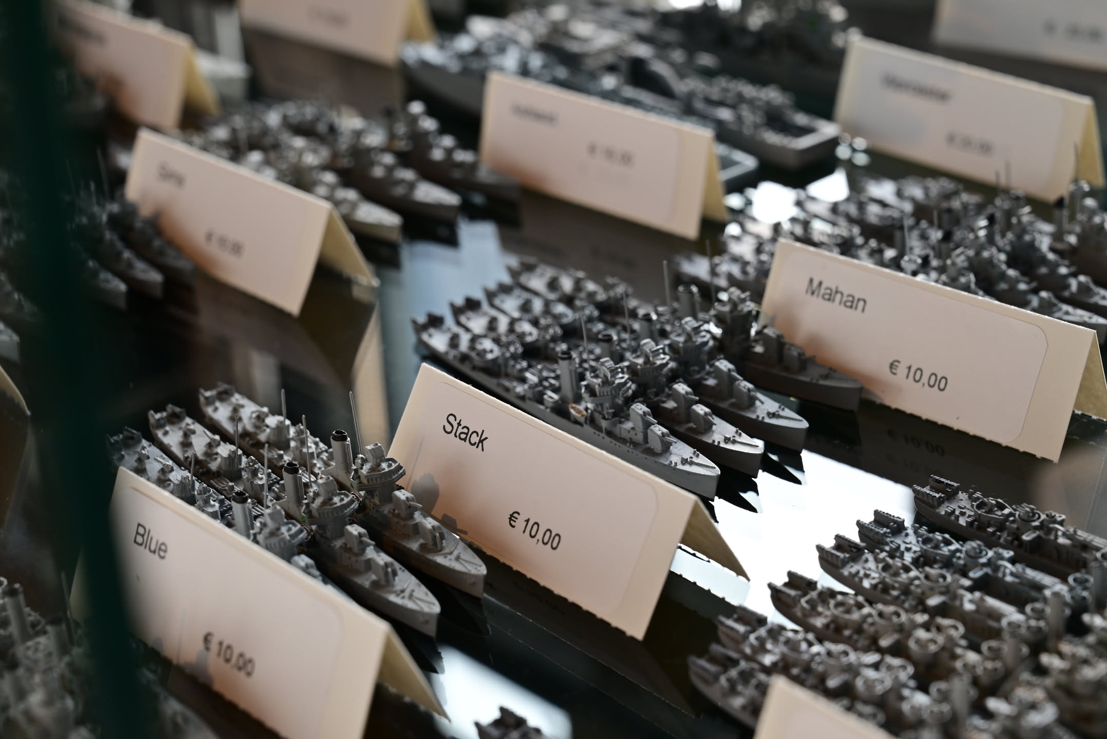 也賣了不少模型，但對海運不太了解的我只能買了看得懂的 stack（資工術語） 和 uboot（資工軟體）