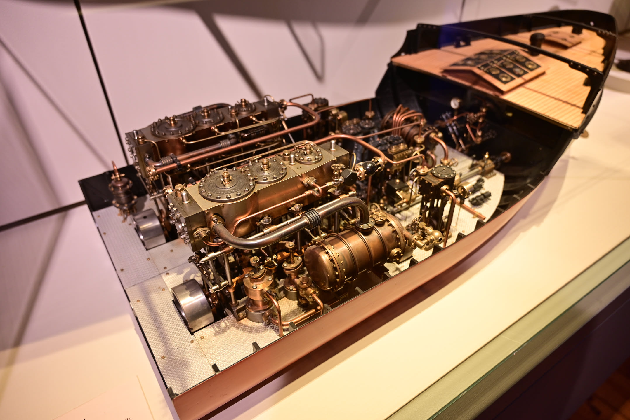 還有非常多蒸汽船的頗面圖，這些機械結構我一艘船可以看個 10 分鐘