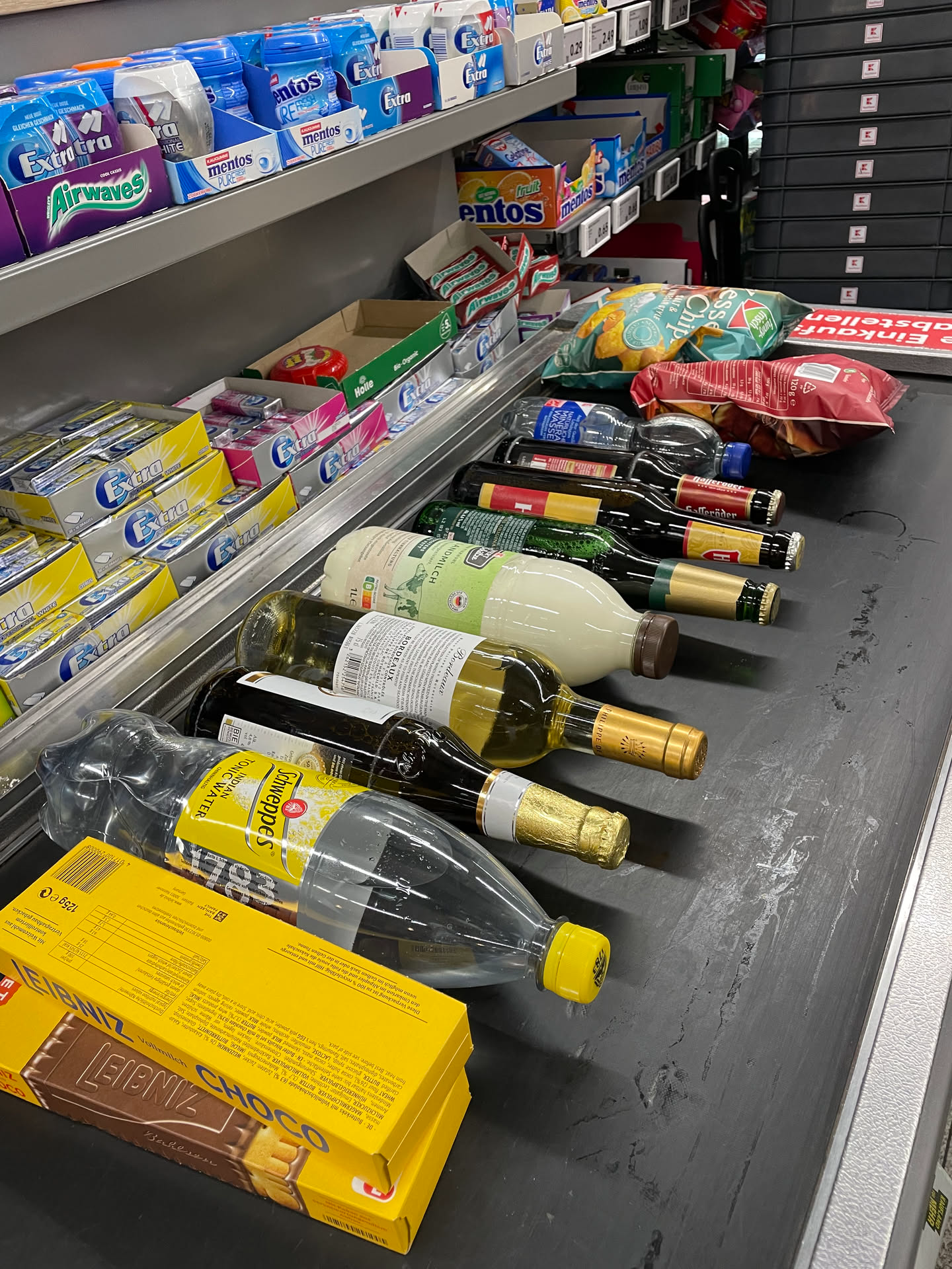 買滿零食和飲料準備回飯店休息