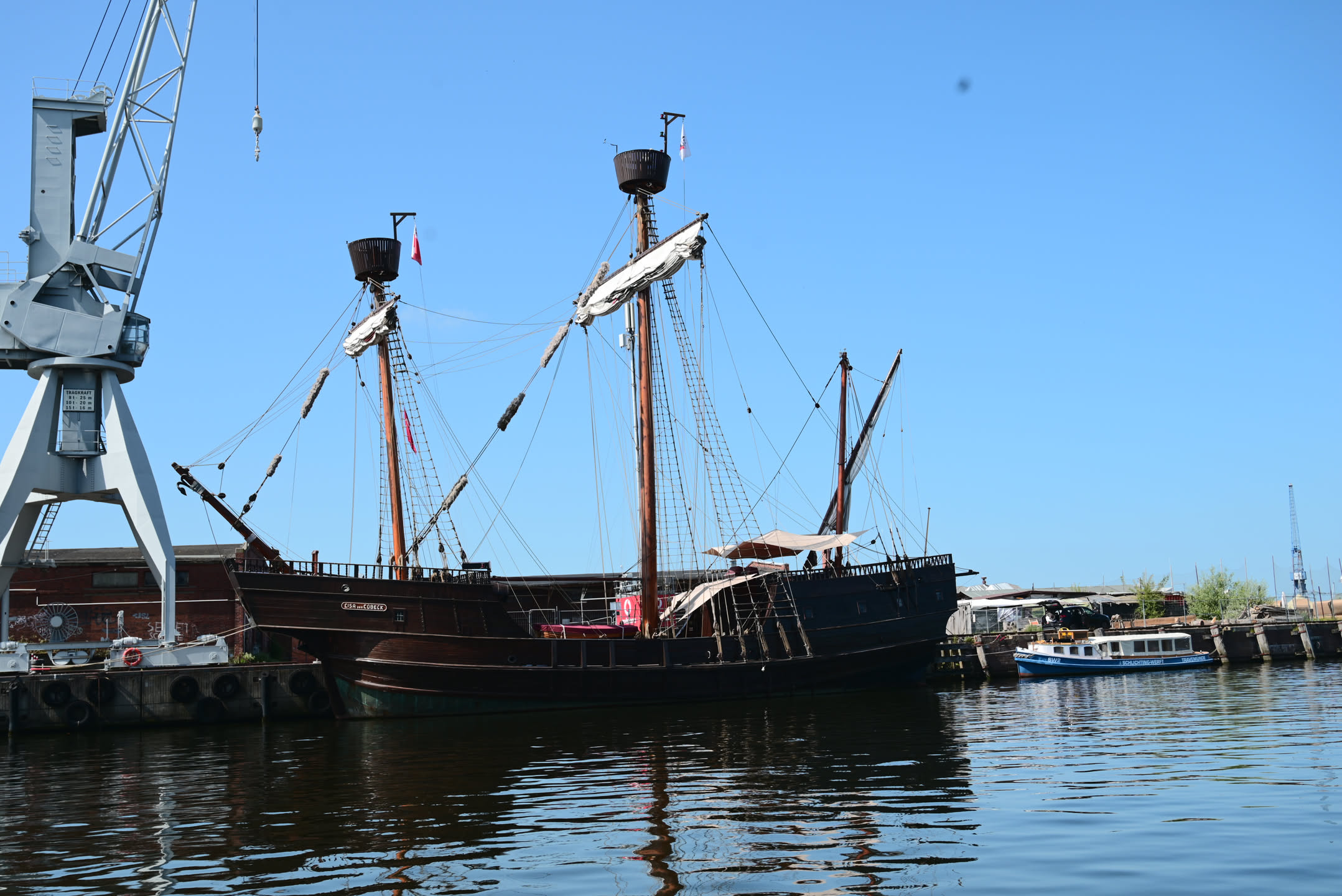 博物館裡面看到的船的實體版本