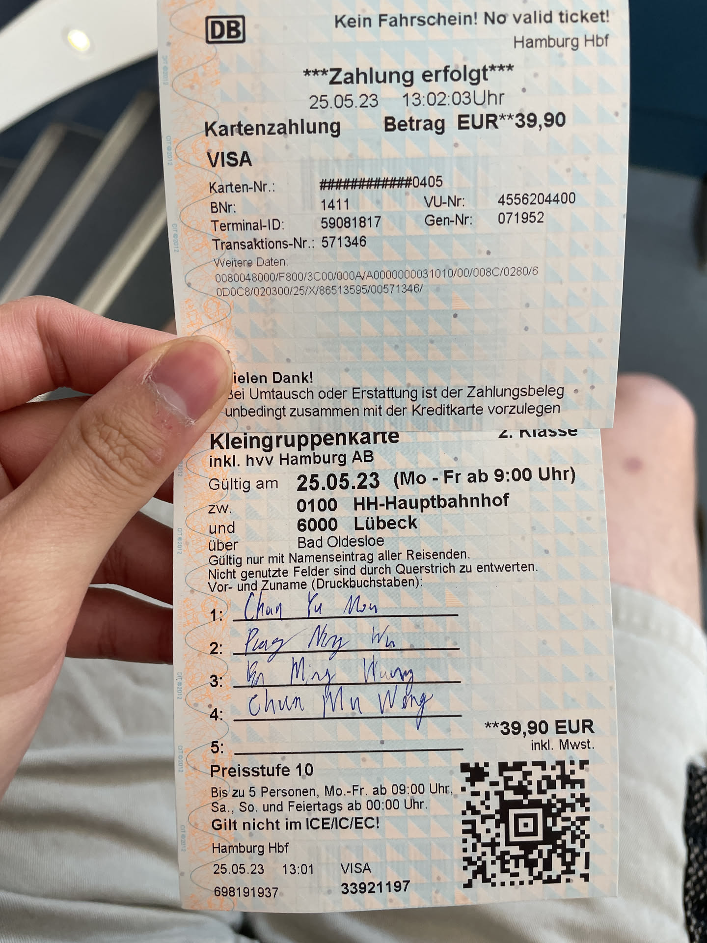 漢堡 DB 團體票超級便宜，只要 39 歐可以用一天，只要三個人就十分划算了，要注意的是上面的人要一起行動