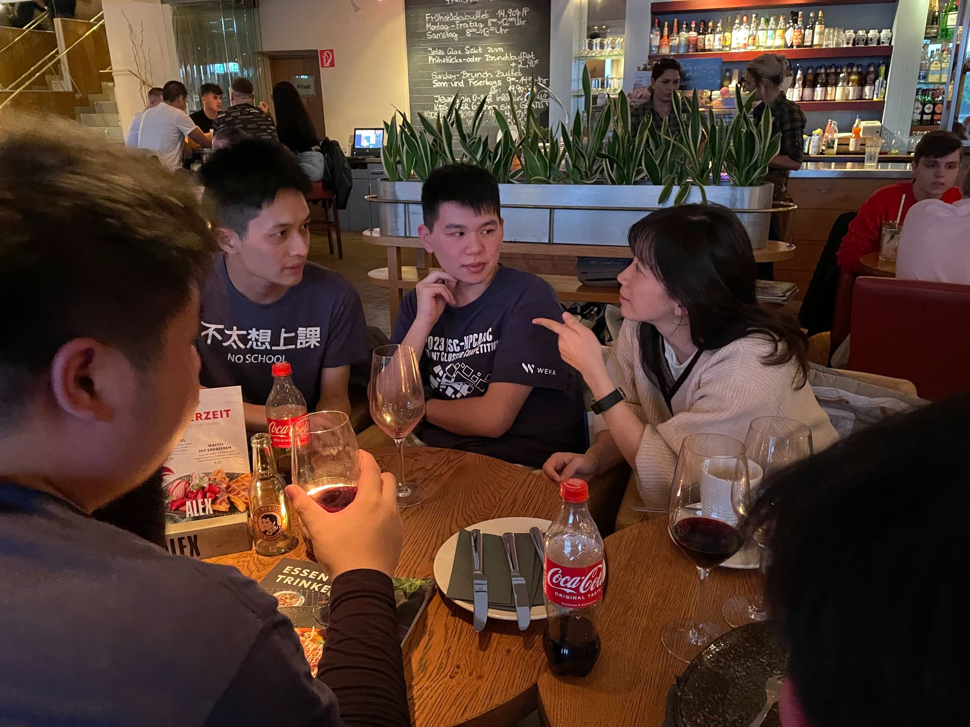 最後晚餐感謝贊助商廣達請客，在一間很漂亮的湖邊餐廳 - [Alsterpavillon](https://maps.app.goo.gl/u1bV5ooyYEHzz8nZ6)