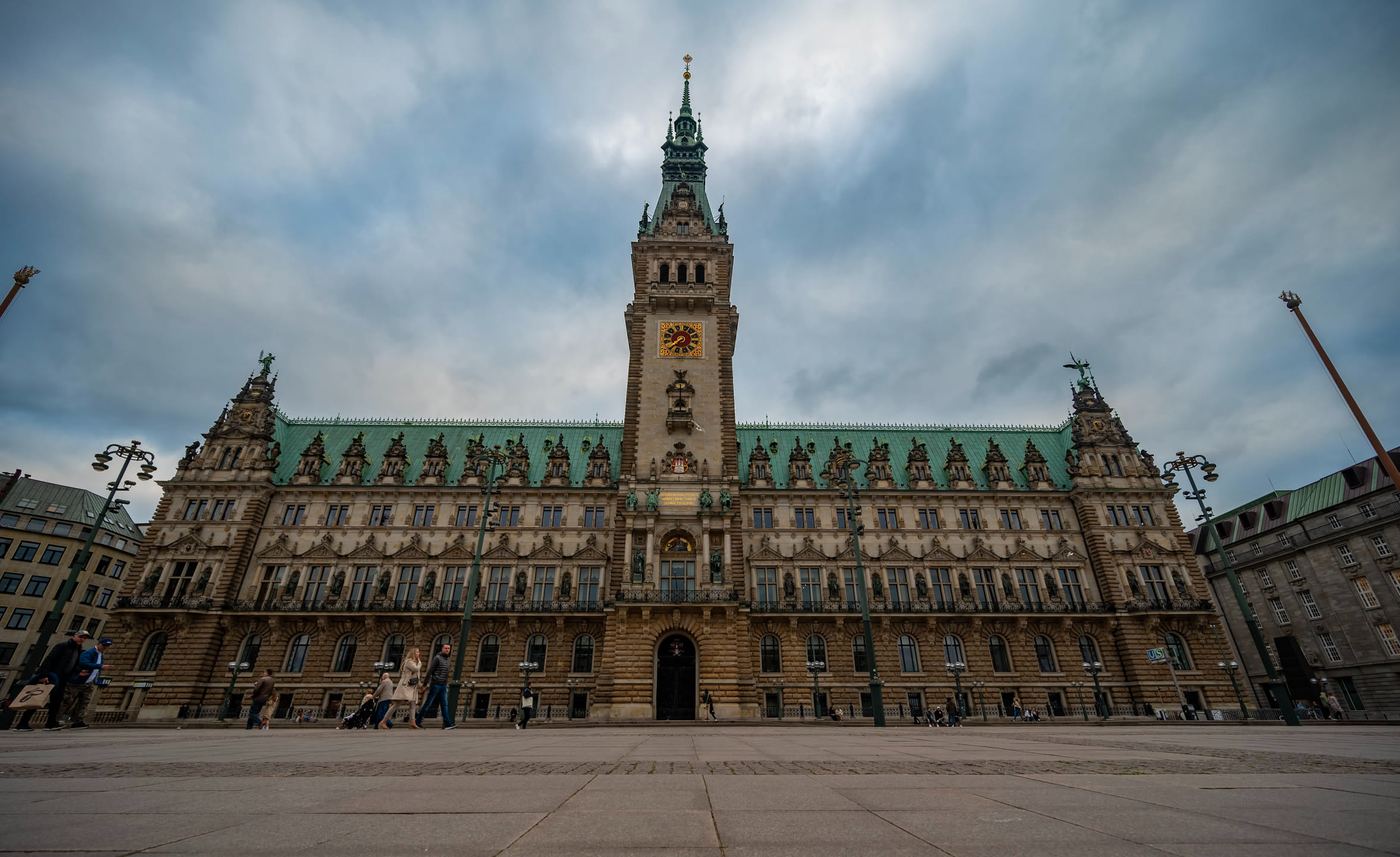 第一天先朝聖市政廳 Rathaus 是我第二個學會得德文單詞，搭地鐵不斷看到。