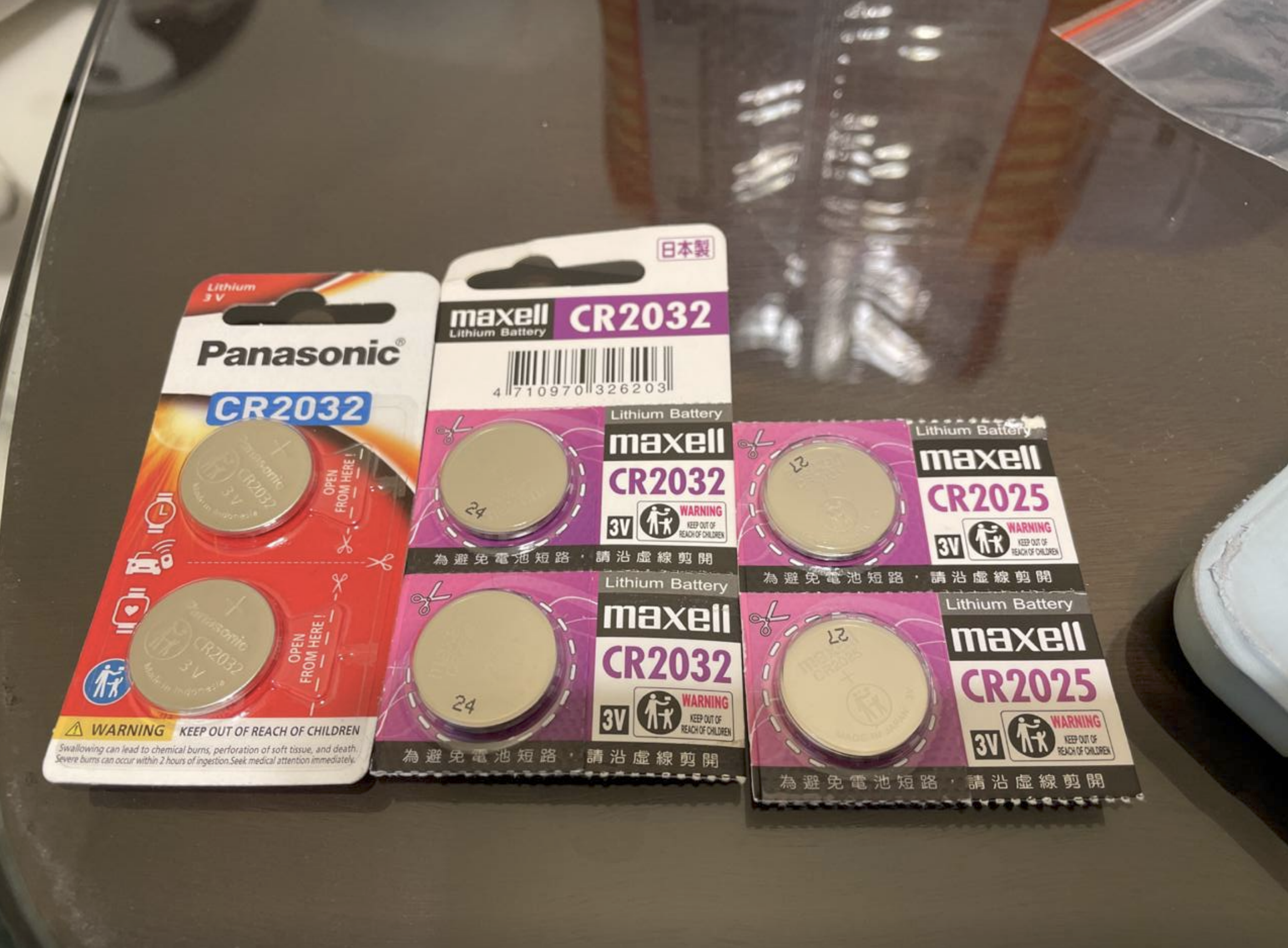 伺服器都用 CR2032 電池，20表示直徑，32表示厚度